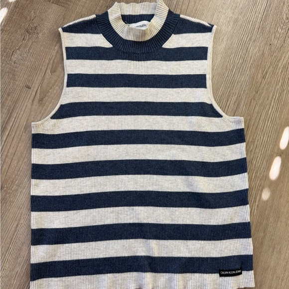 Calvin Klein Tops - Calvin Klein sweater top